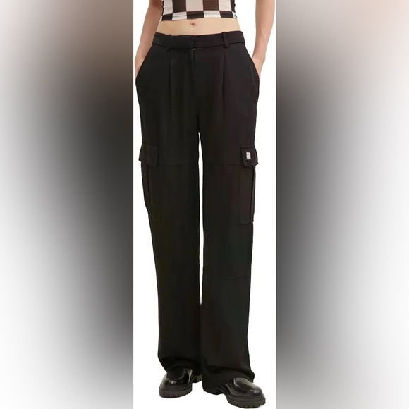 HUGOlogo-appliqué cargo pants n be lack size 10 pristine condition